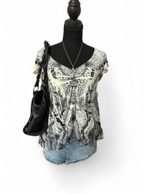 Women’s Black & White Printed Short Sleeve V-Neck Top, Size M